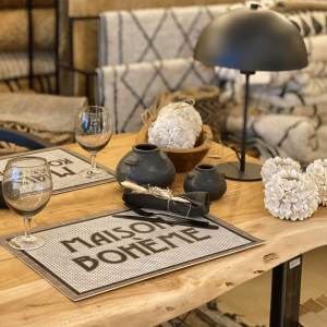 Set de Table Vinyle « Maison Bohème », 33×45 cm | Pôdevache