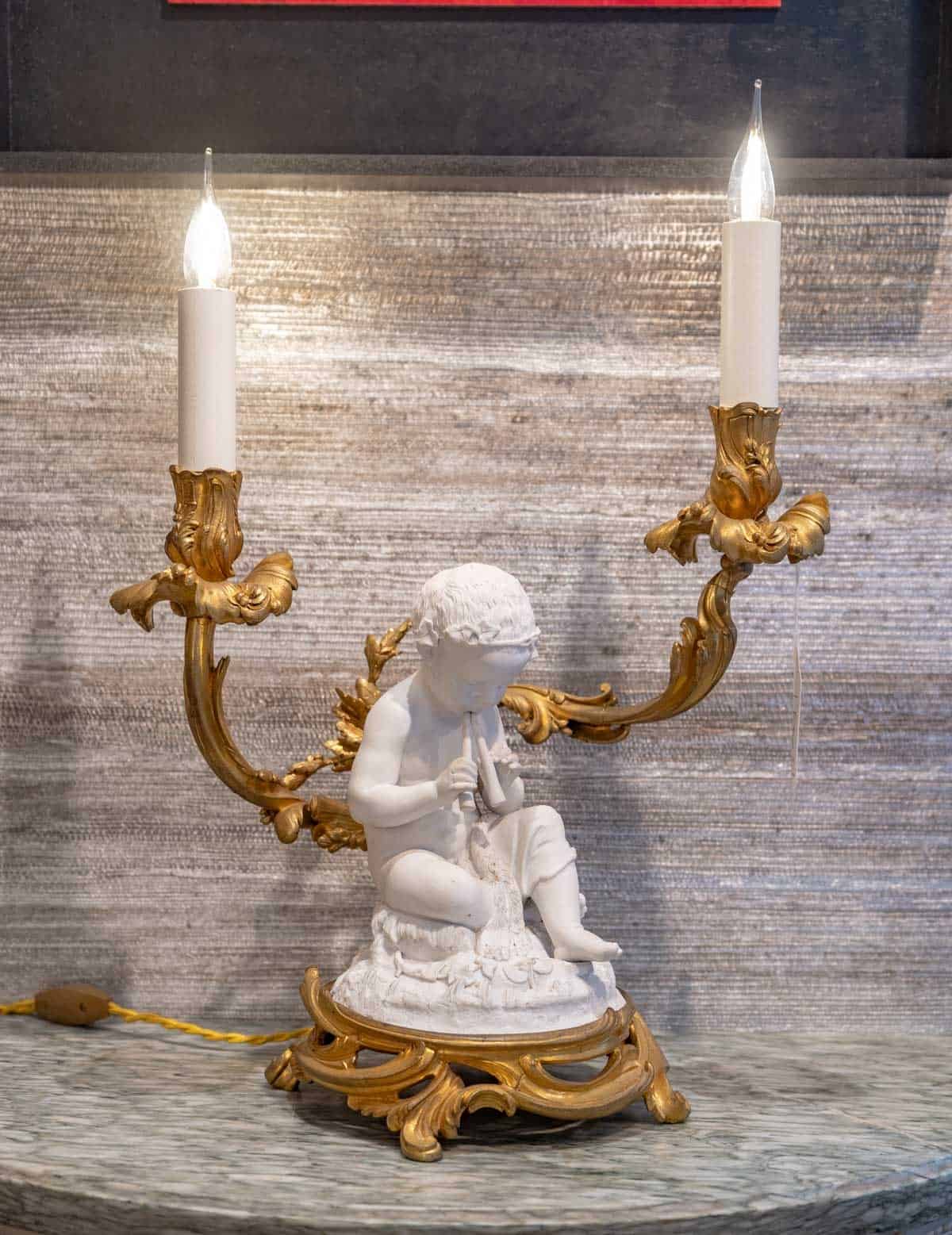 Paire de candélabres style Louis XV en biscuit de Sèvres, circa 1880 – Image 2