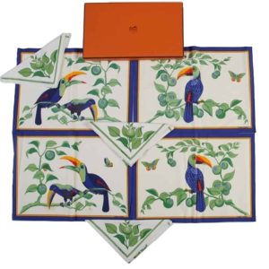 HERMÈS Paris, Les TOUCANS – 4 SETS DE TABLE ET 4 SERVIETTES
