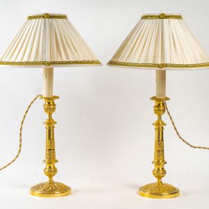 Paire de Flambeaux d’Époque Restauration en Bronze Ciselé et Doré Montée en Lampes vers 1820-1830