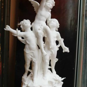 Trio d&rsquo;anges en marbre, A Cipriani